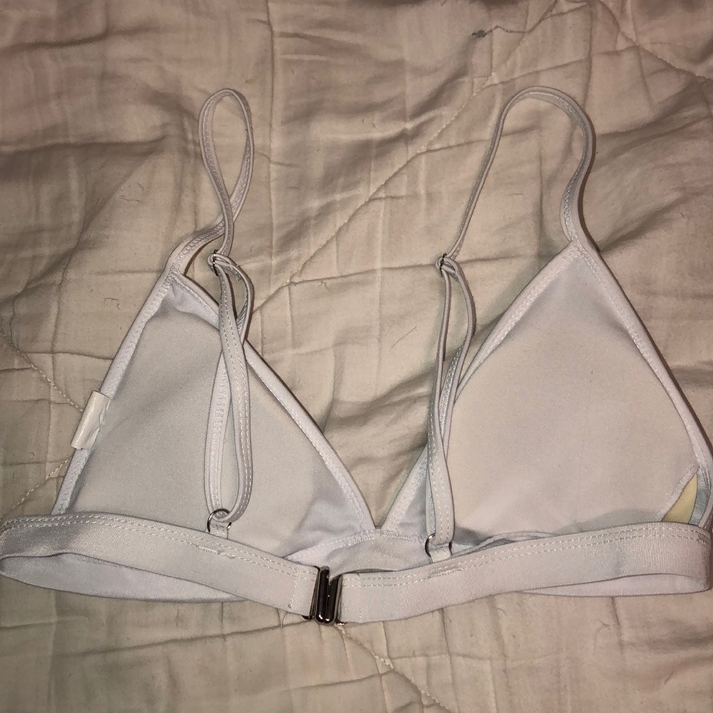 Bikini - Picture 3 of 5